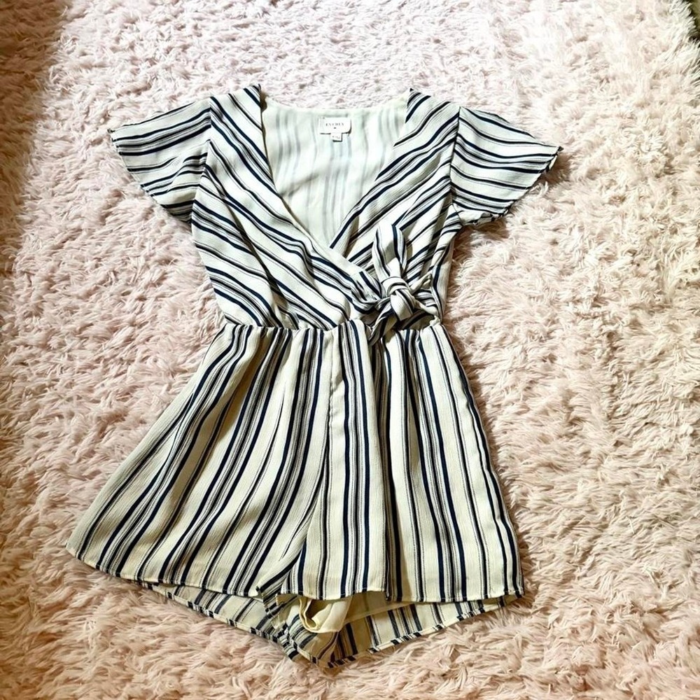 Hamptons Beachy Minimalist Wrap Style Romper Womens XS Clean Girl Delicate